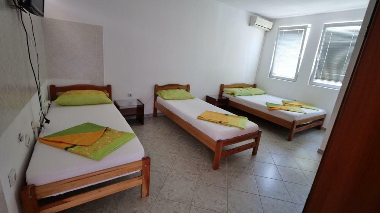 Familien Apartment Zeno Ulcinj Exterior photo